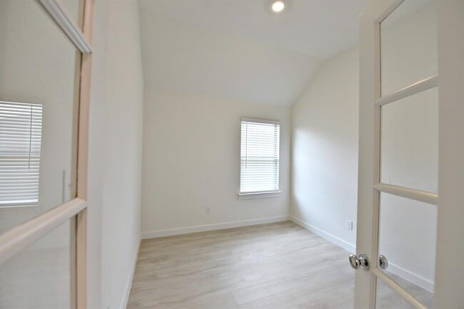 Building Photo - 108 Divisadero Dr