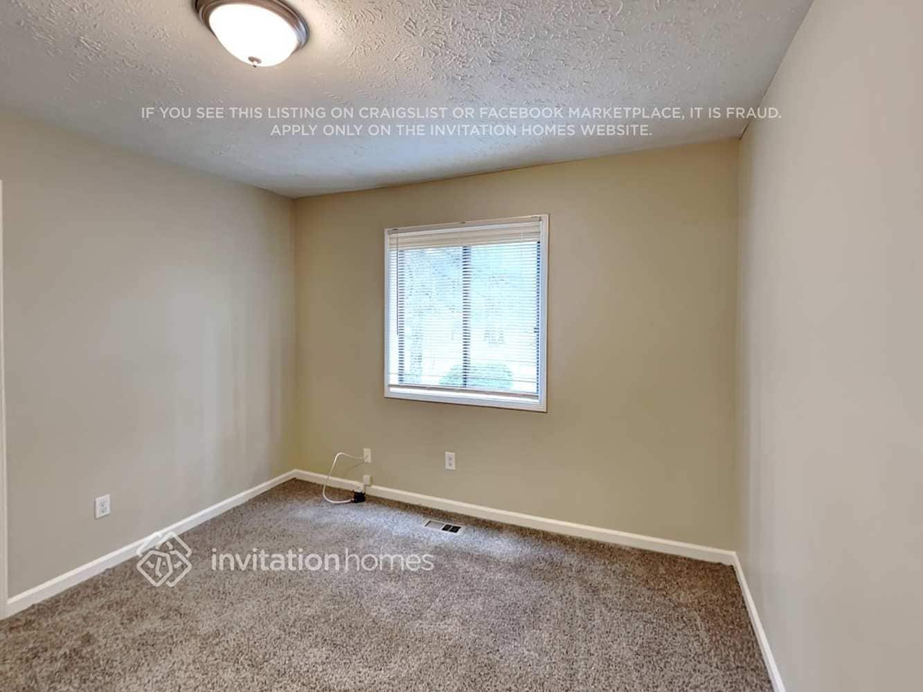 Building Photo - 4026 Leicester Dr NE