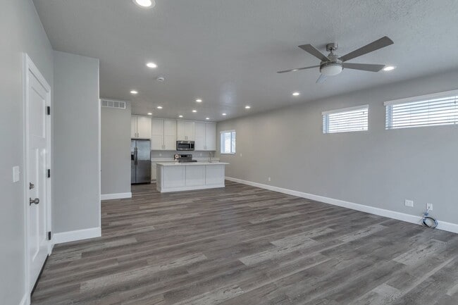 Building Photo - Spacious 4 Bed, 2 Bath Pet-Friendly Home with Central Air & 2-Car Garage! Available on July 10th!
