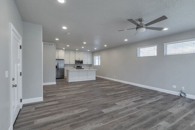 Building Photo - Spacious 4 Bed, 2 Bath Pet-Friendly Home with Central Air & 2-Car Garage! Available on July 6th!
