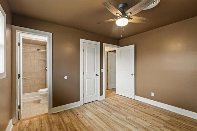 Building Photo - 3 Bedroom, 1.5 Bath Beauty!