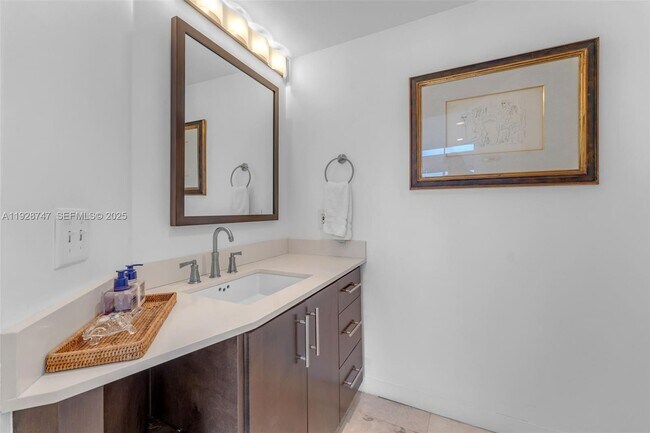 Building Photo - 655 N Mashta Dr