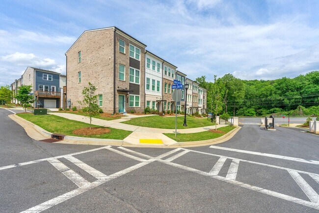 Building Photo - BRAND NEW Townhome located in Westside Ben...