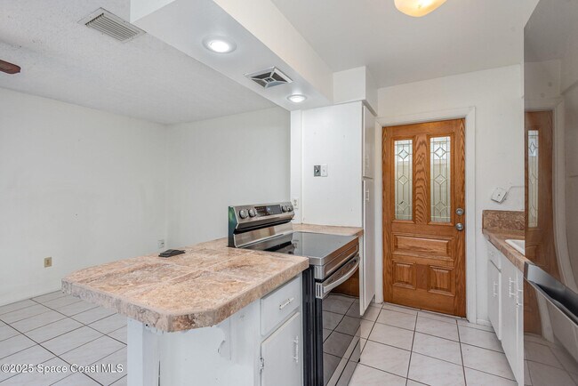 Building Photo - 261 Edgewater Ave SE