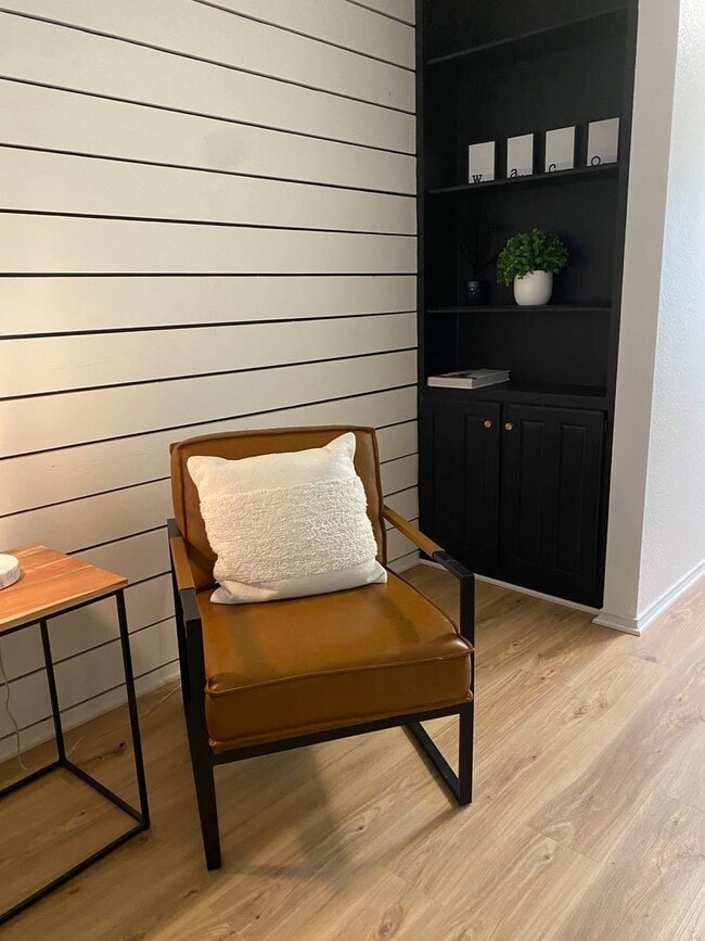 Building Photo - Furnished 2/2.5 Condo Blocks from Baylor C...