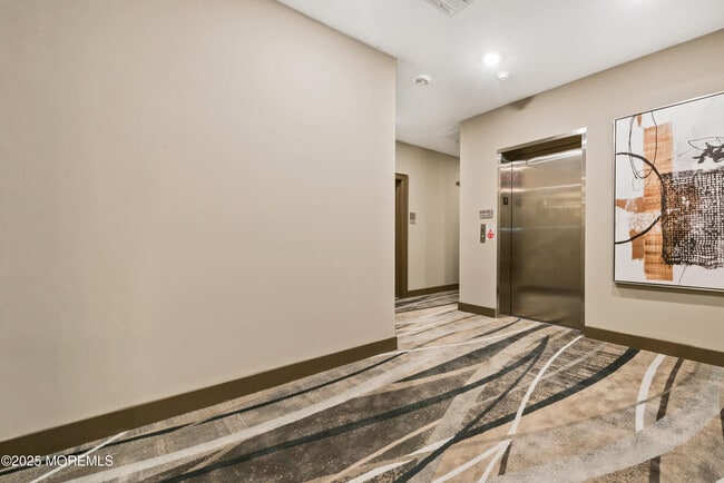 Building Photo - 700 Bangs Ave