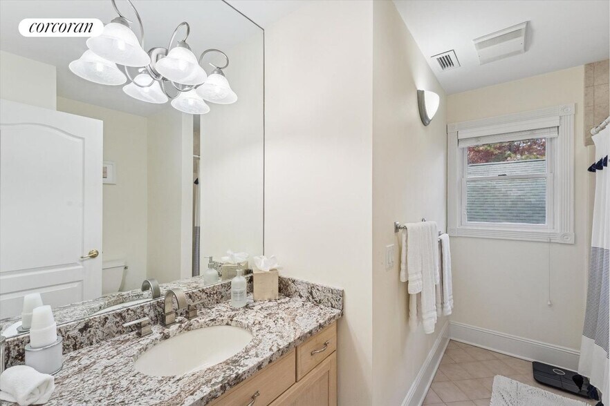 Building Photo - 3 Cherry Blossom Ln