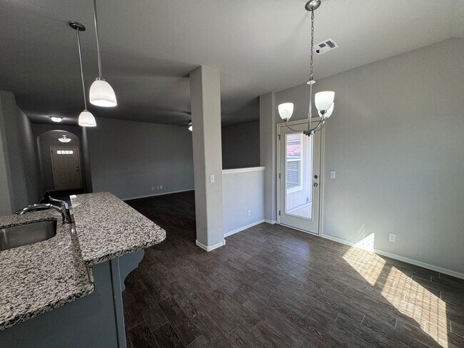 Building Photo - Lovely Southern Reserve 3 Bed 2 Bath - Jen...