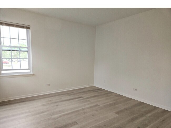 Building Photo - 519 Woodcrest Dr