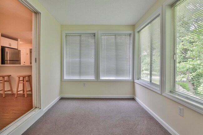 Building Photo - 4 Myopia Ln