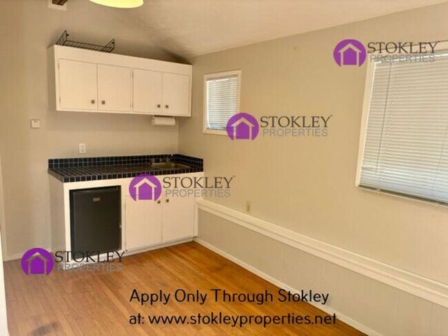 Building Photo - 2234 Oakvale Rd