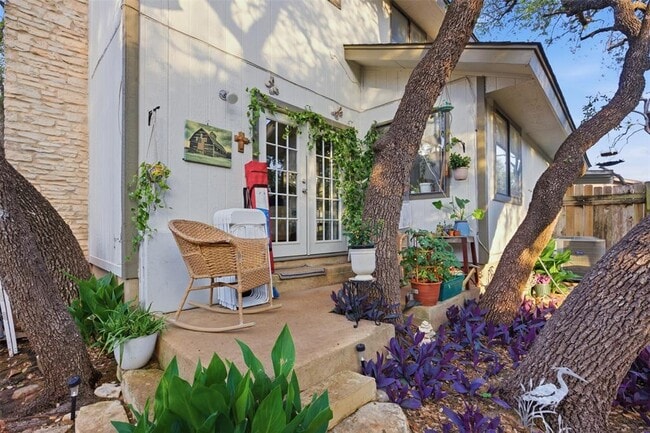 Building Photo - 105 Norwood Dr