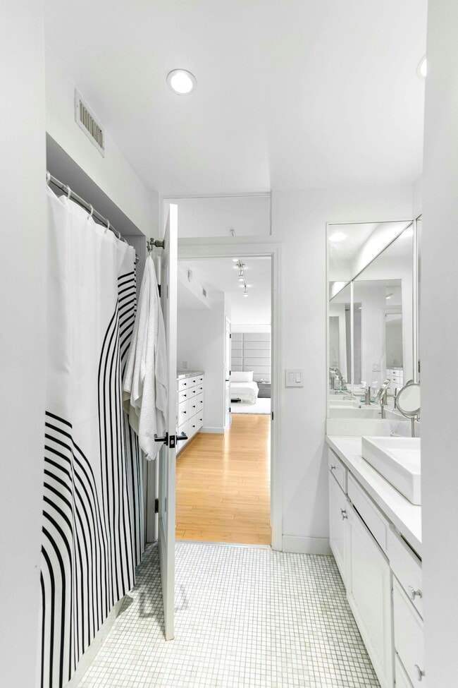 Building Photo - 8380 Waring Ave