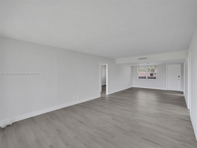 Building Photo - 3700 Oaks Clubhouse Dr