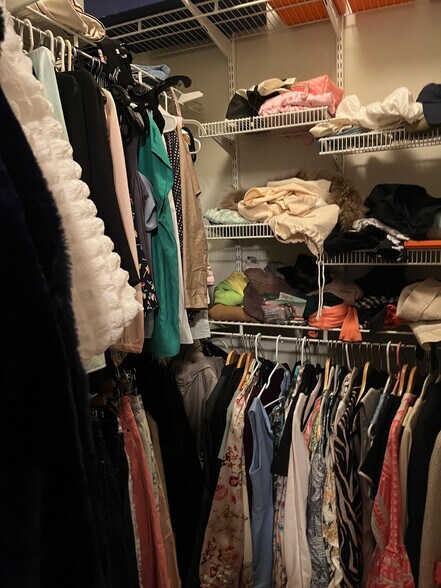 Building Photo - 1442 W Fullerton Ave