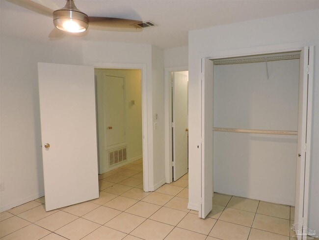 Building Photo - 119 N Reus St