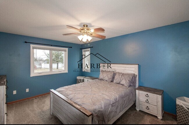 Building Photo - 2922 Northern Valley Dr NE