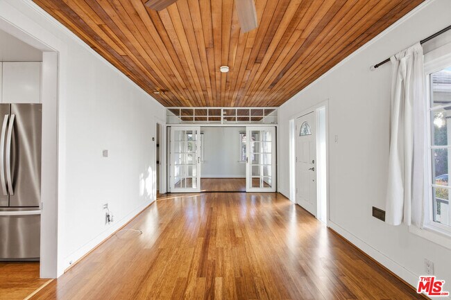Building Photo - 316 E Ellis Ave