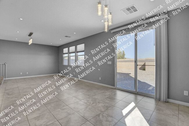 Building Photo - *COMING SOON* WELCOME HOME!! STUNNING HOME...