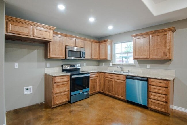 Building Photo - 400 Allen Ave