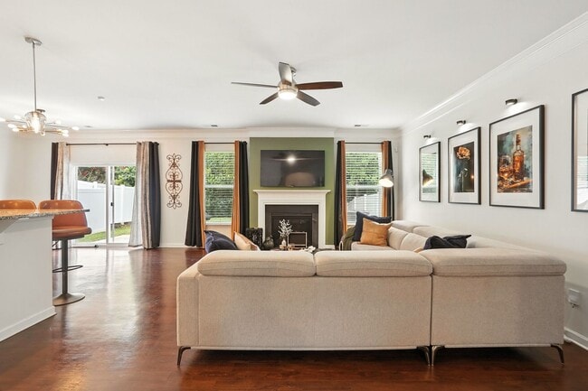 Building Photo - Beautifully Maintained 3-Bedroom Home with...