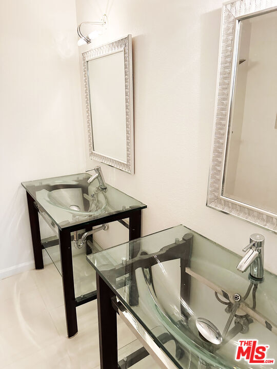 Building Photo - 4722 Park Granada