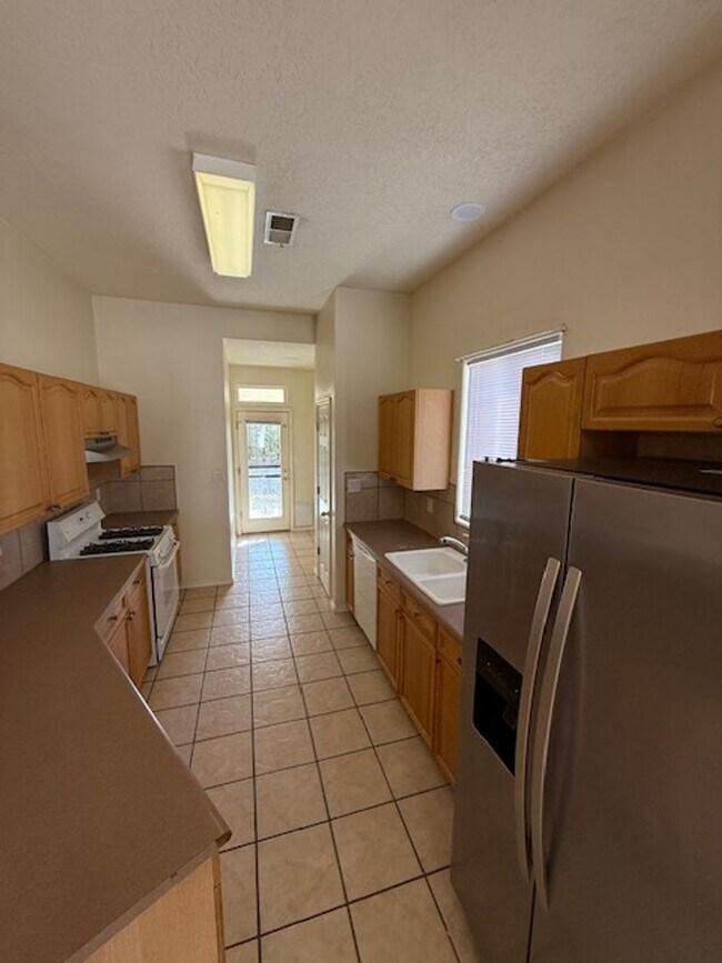 Building Photo - HOLIDAY RENT REDUCTIION ! Spacious 3 Bedroom 2 Bathroom and 2 Car Garage in beautiful NE Heights ...