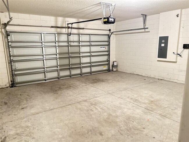 Building Photo - 4965 NE 14th Pl