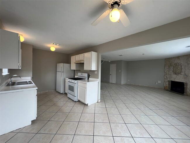 Building Photo - 8811 Baskove Dr