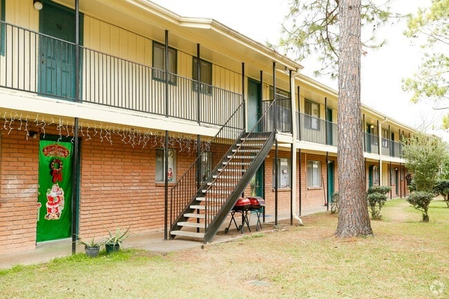 Building Photo - Cedar Creek