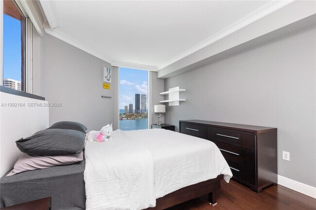 Building Photo - 3370 NE 190th St