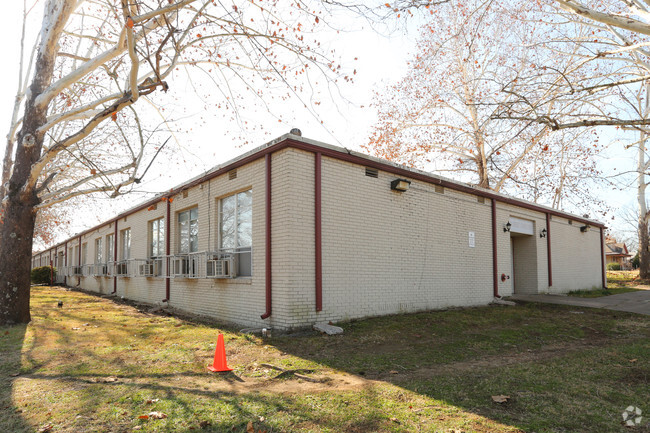 Primary Photo - Elm Street Community