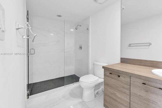 Building Photo - 400 Sunny Isles Blvd