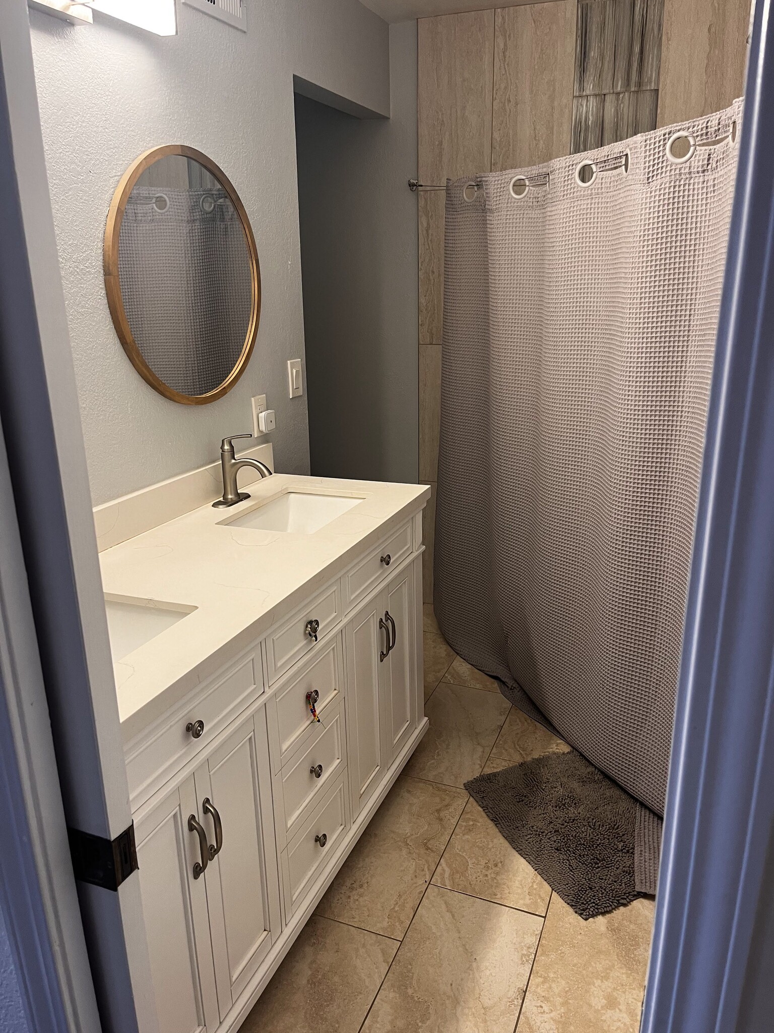 MB bathroom - 8393 Summerdale Rd