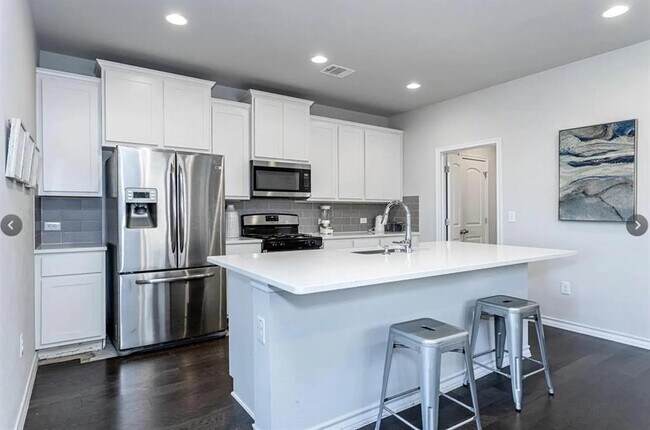 Building Photo - 7516 Saginaw Dr