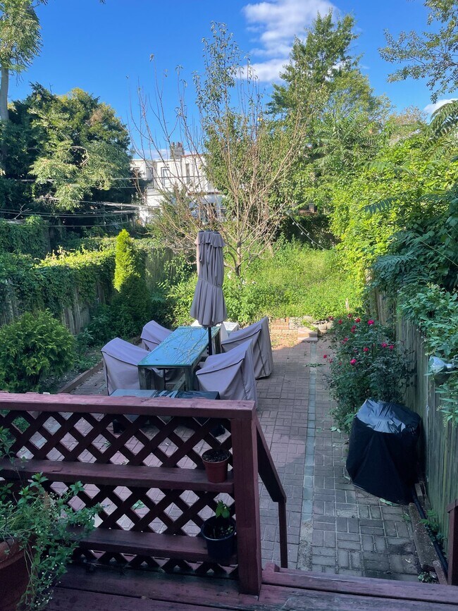Building Photo - 549 Bay Ridge Pky