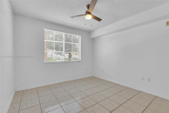Building Photo - 8000 N Nob Hill Rd