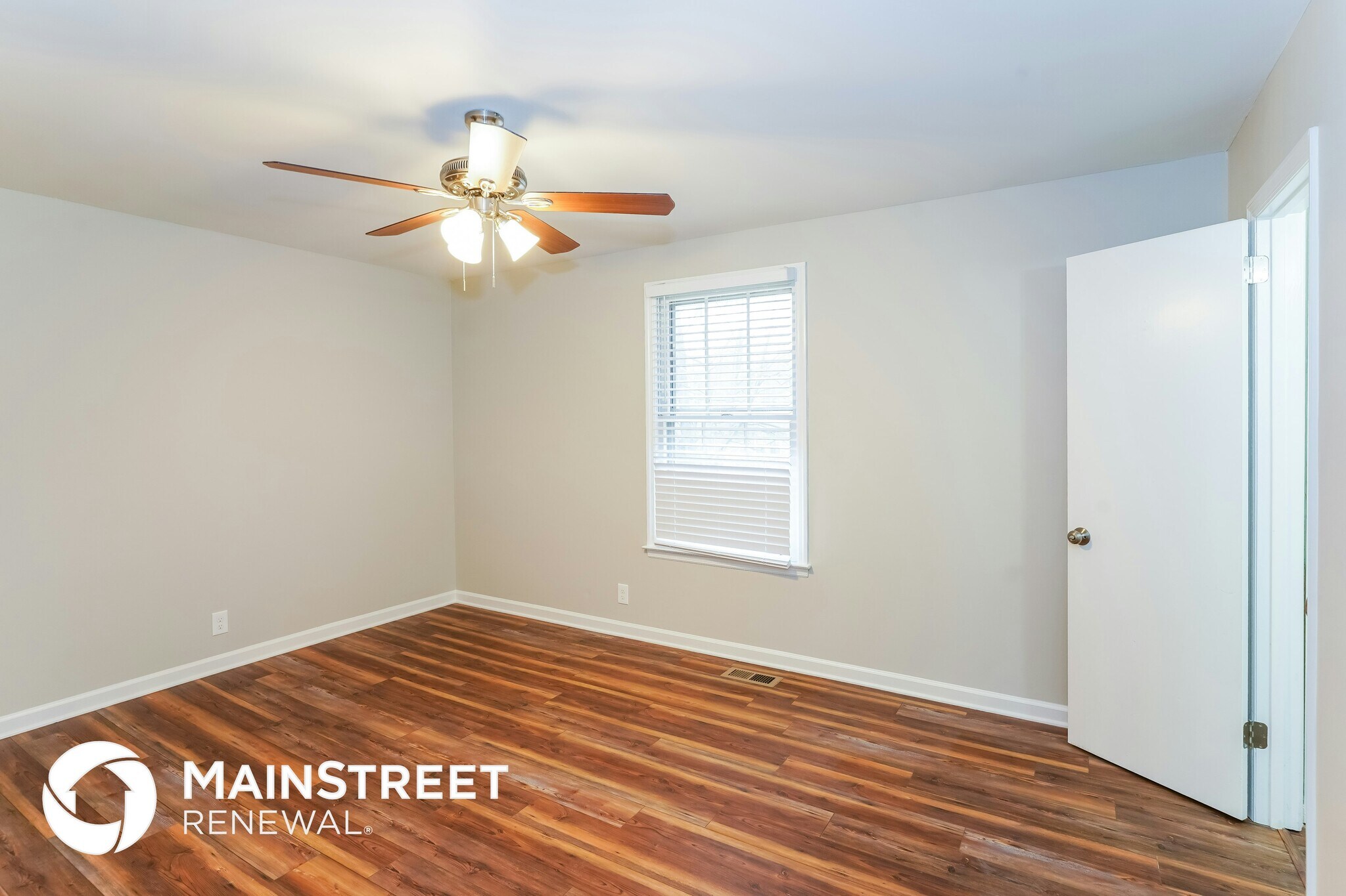 Building Photo - 242 Iris Dr