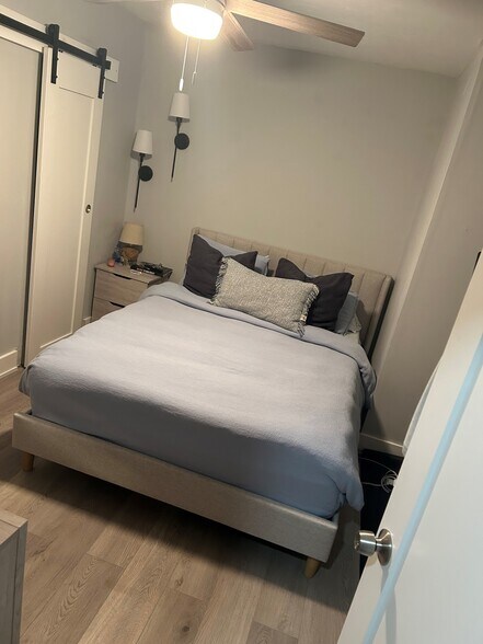 Building Photo - 62 Canoe Place Rd