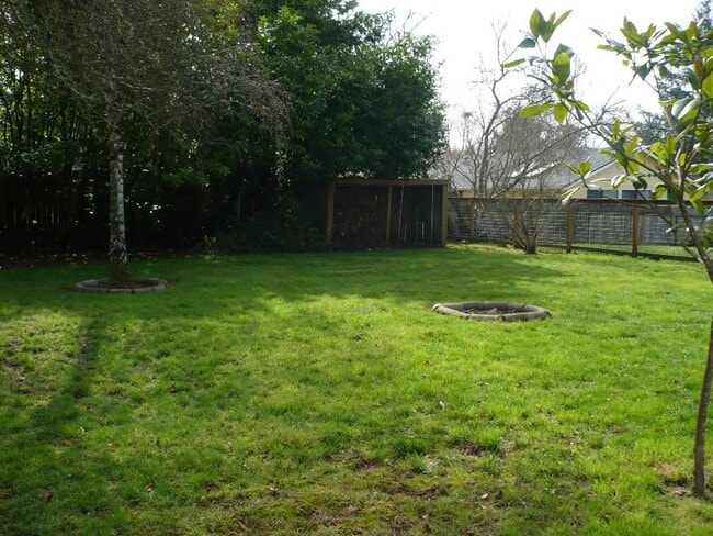 Building Photo - Winter Special-$300 Off 1st Mo.-A beautiful house to make your home