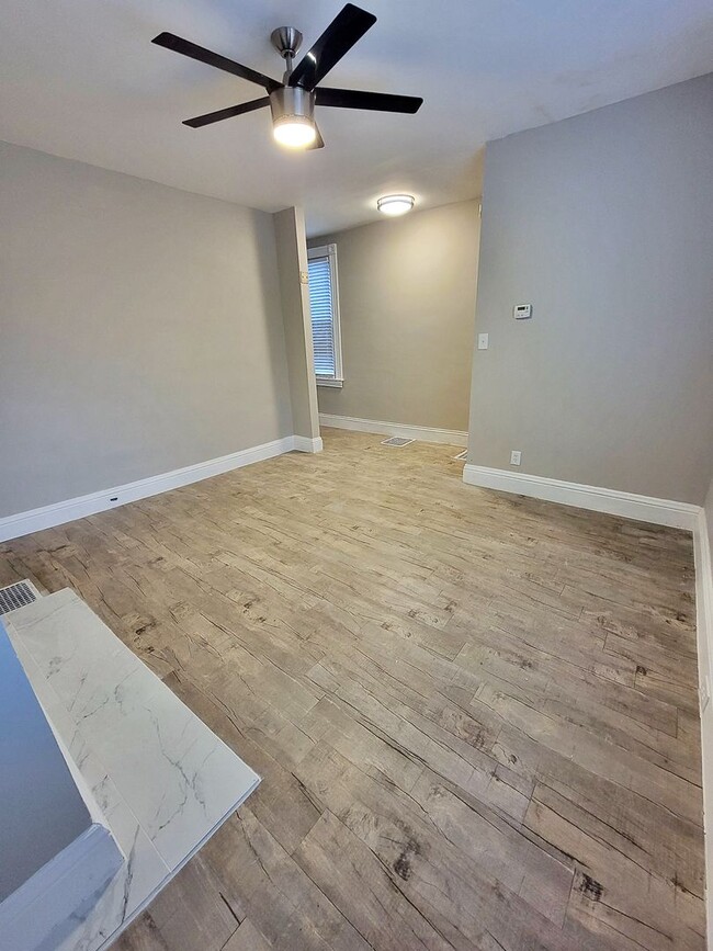 Building Photo - *** Renovated 3 Bedroom House * Mt. Washin...