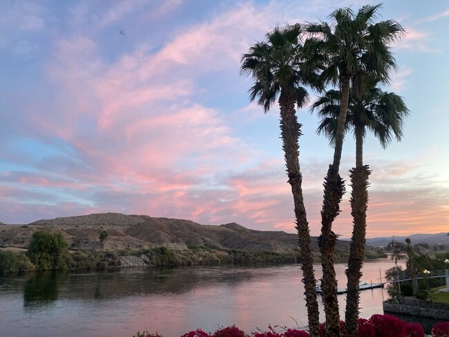 Building Photo - Affordable 2bed/2 bath Condo is Beautiful ...