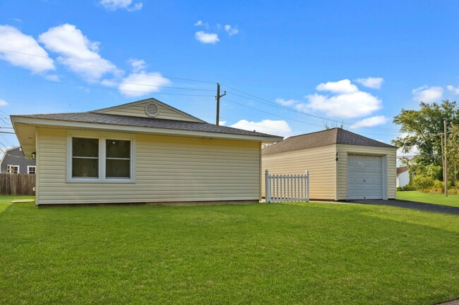 Building Photo - 38 Indian Creek Dr
