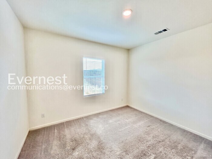 Building Photo - 226 Savannah Wy