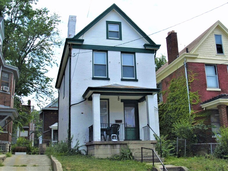 Primary Photo - 2346 Stratford Ave