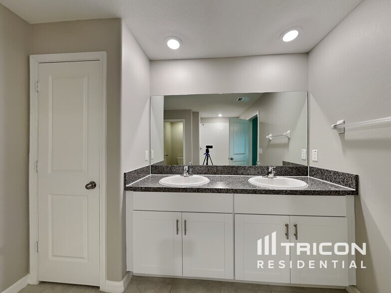 Building Photo - 4128 Salt Springs Ln