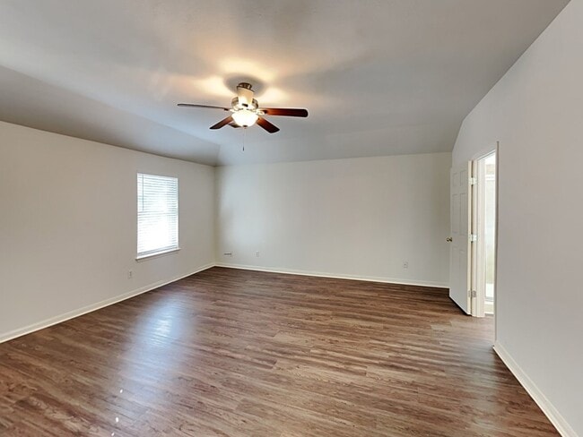 Building Photo - 31442 Camden Village Dr