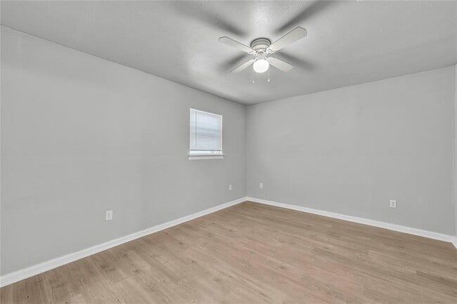 Building Photo - 901 Parmer Ave