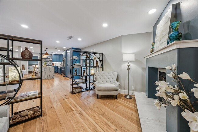 Building Photo - 8518 Westview Dr