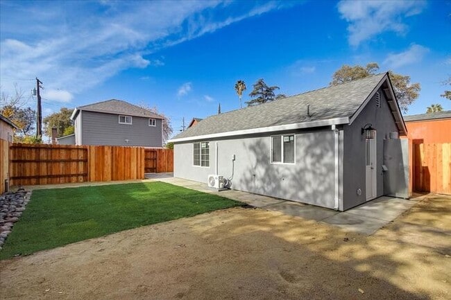 Building Photo - Studio w/ In-Unit W/D + Quartz Kitchen in Sacramento